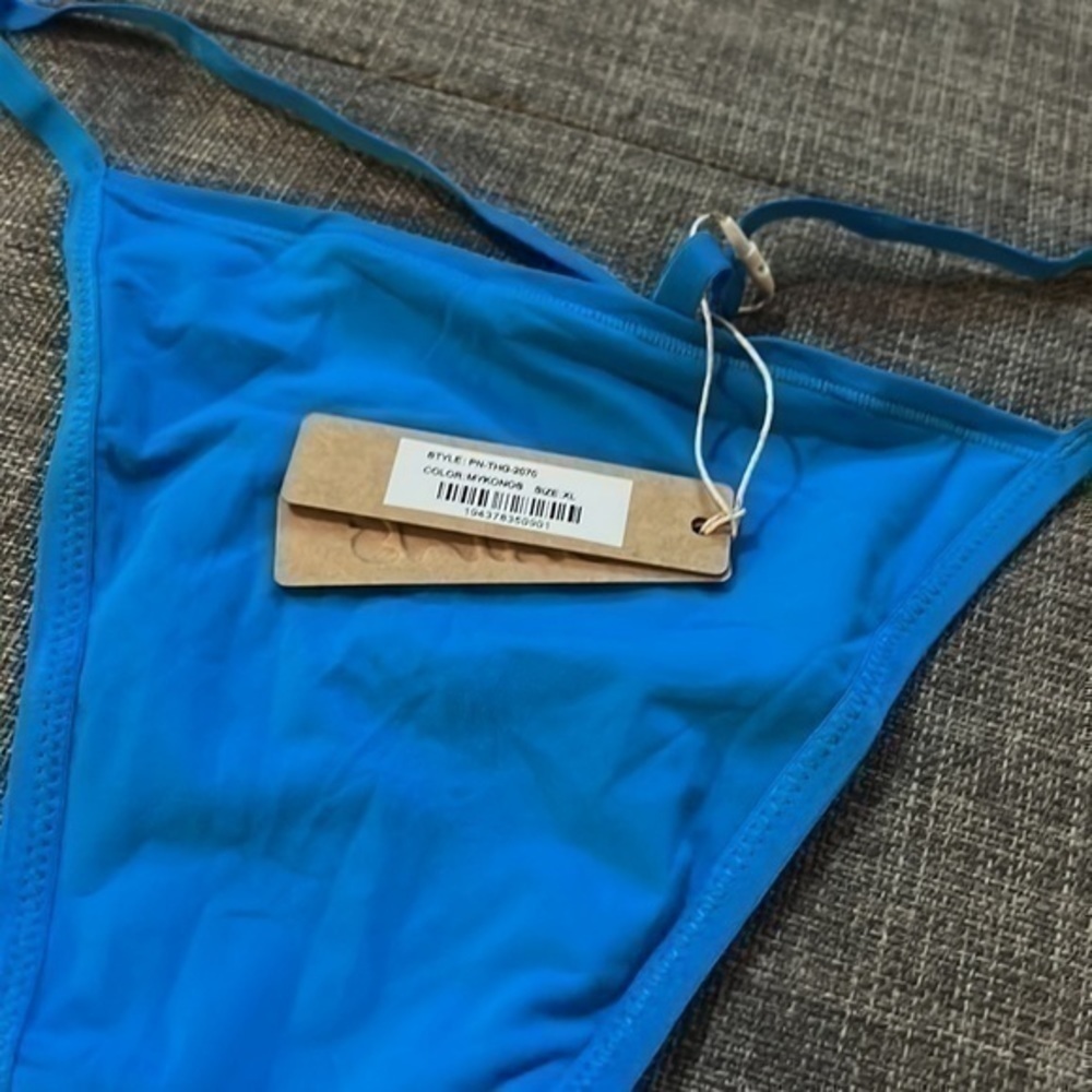 Skims Fits Everybody T-String Thong - Picture 12 of 12